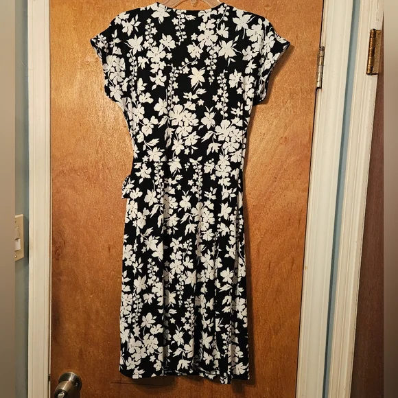 MICHAEL Michael Kors Black & White Floral Wrap Dress*Retails$110 - Picture 7 of 15